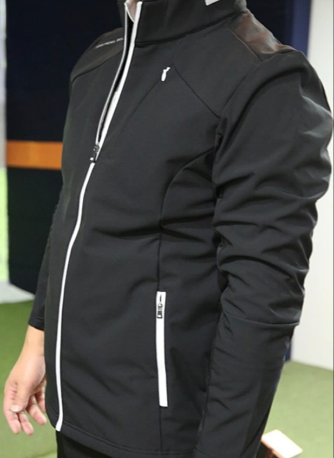 장미쉘바스키아 소프트쉘 자켓.
싸이즈 100~105 상품이미지4