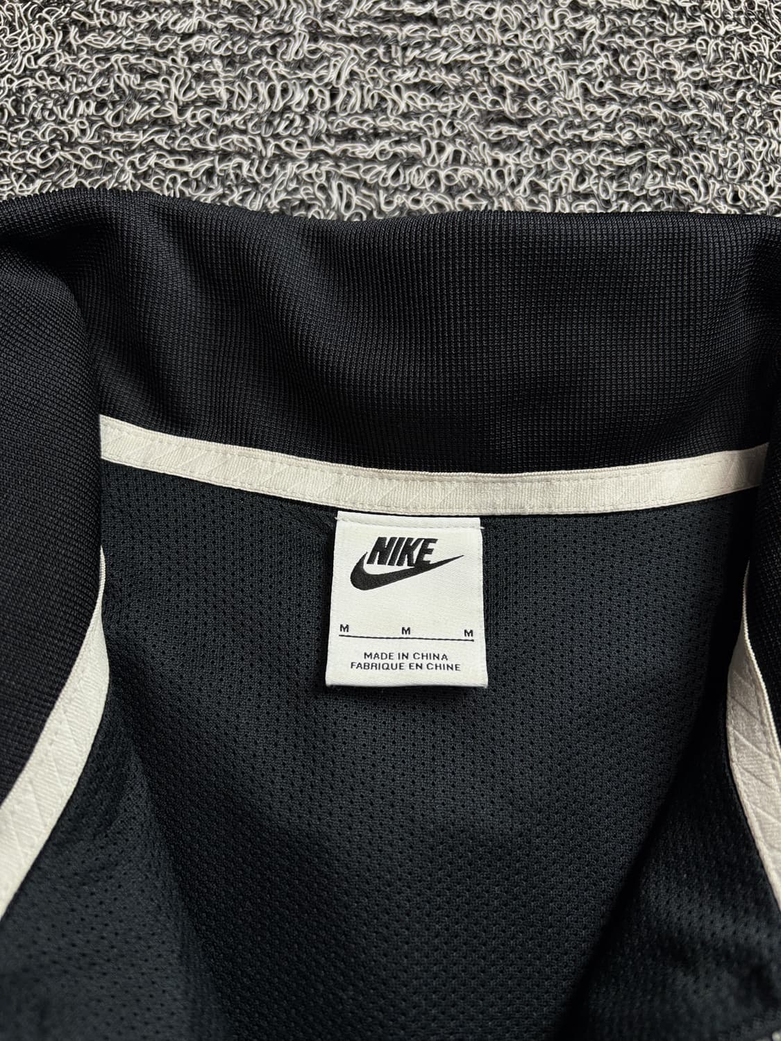 나이키 에어 빅로고 센터 포켓 나일론 아노락 블랙 2227 상품이미지3