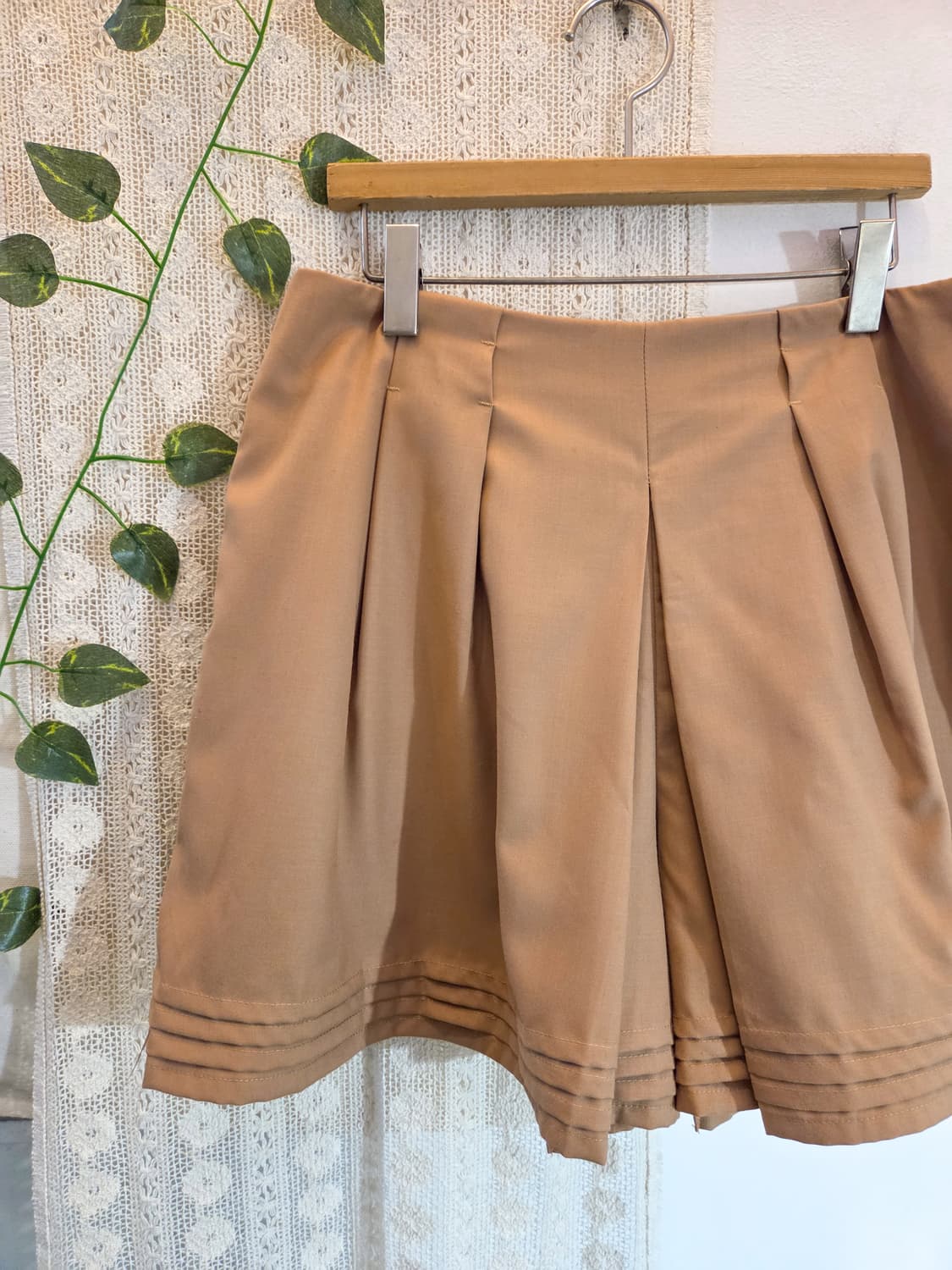 earth music 핀턱 베이지 팬츠 상품이미지2