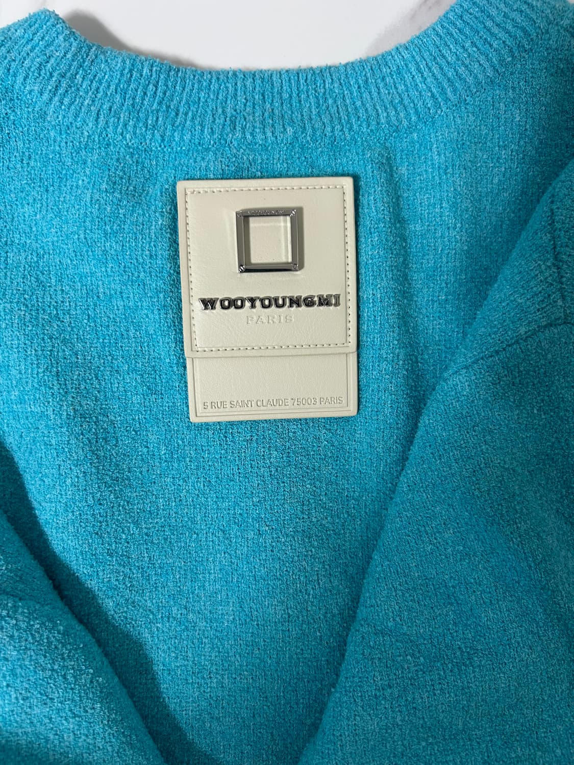 우영미 23ss 레더 패치 니트 블루 상품이미지2