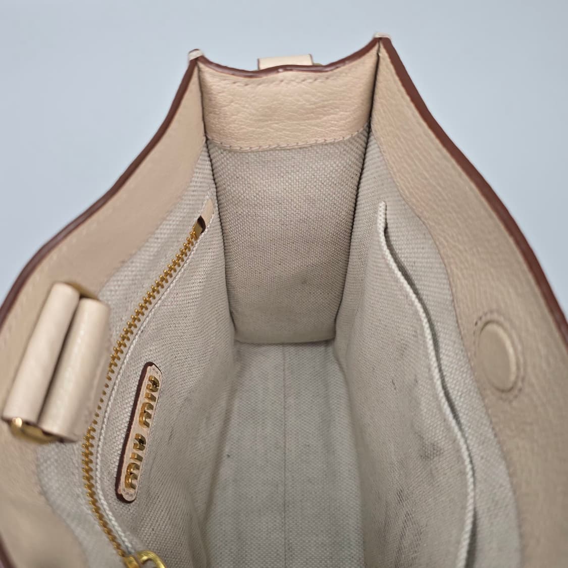 미우미우 마드라스 레더 숄더백 상품이미지8