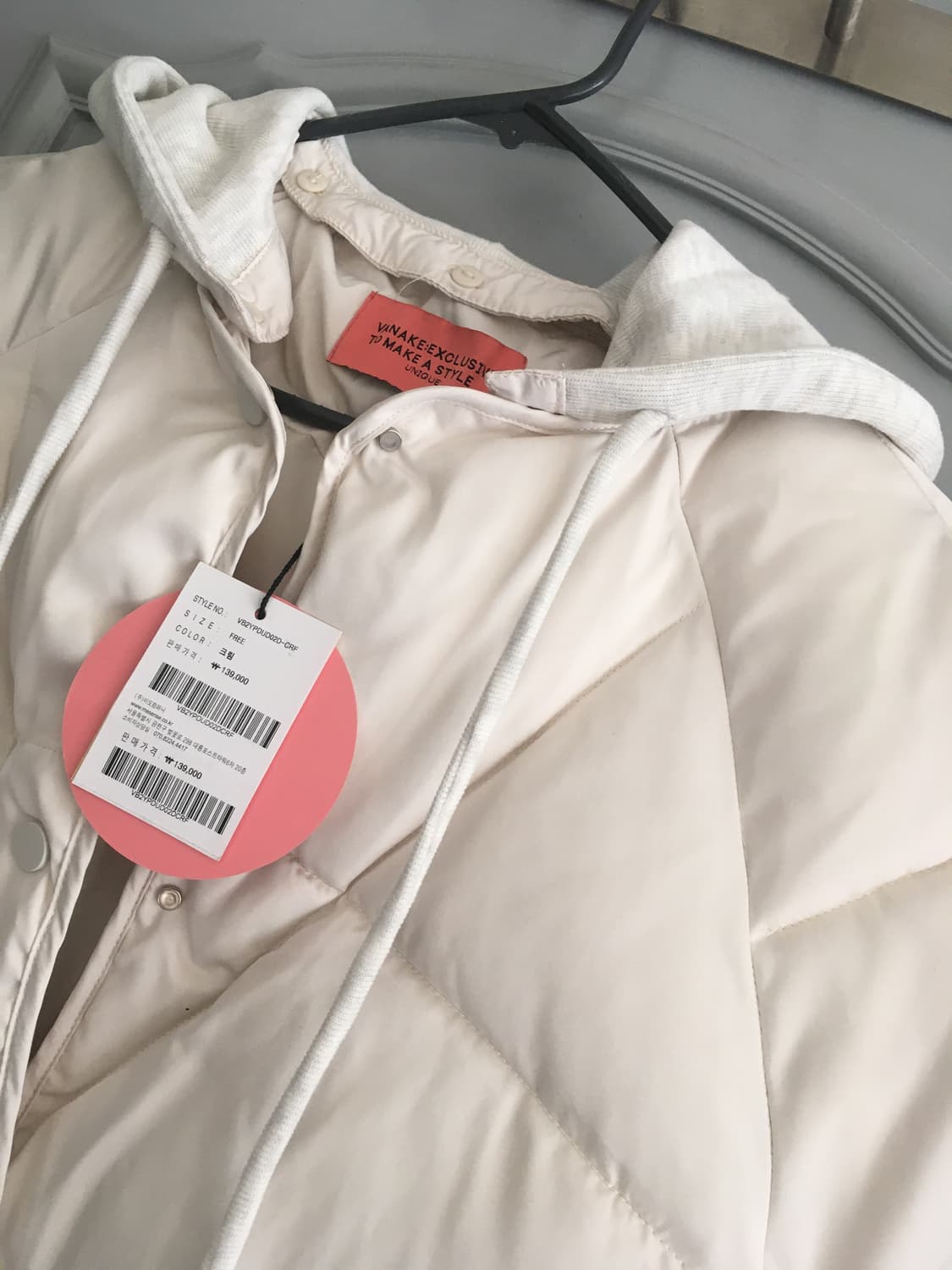 반에이크 탈착후드넥 반팔 패딩점퍼 택달린 새상품 프리 상품이미지3