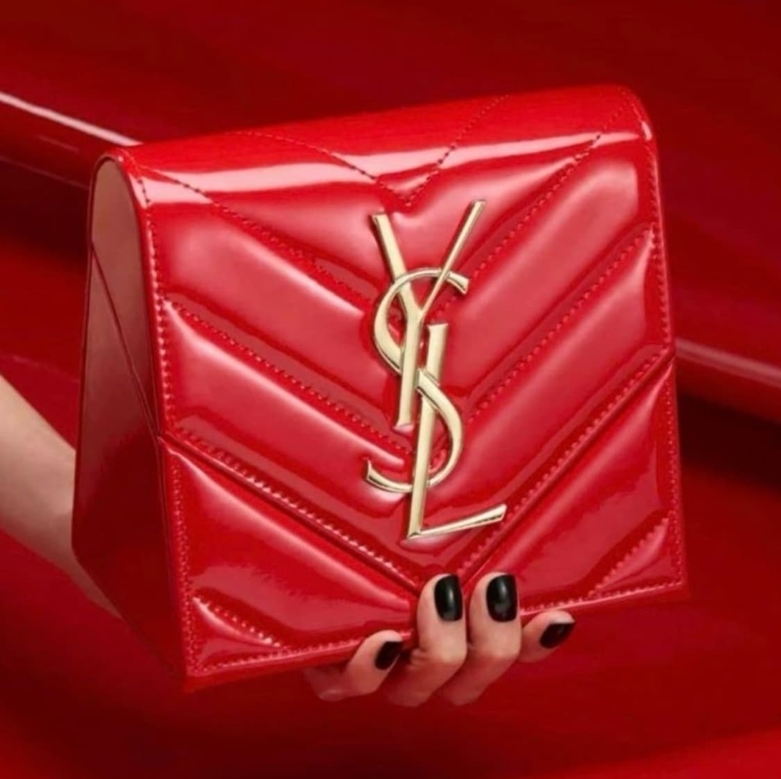 입생로랑 YSL 레드 에나멜 입체 파우치 (새제품) 상품이미지3