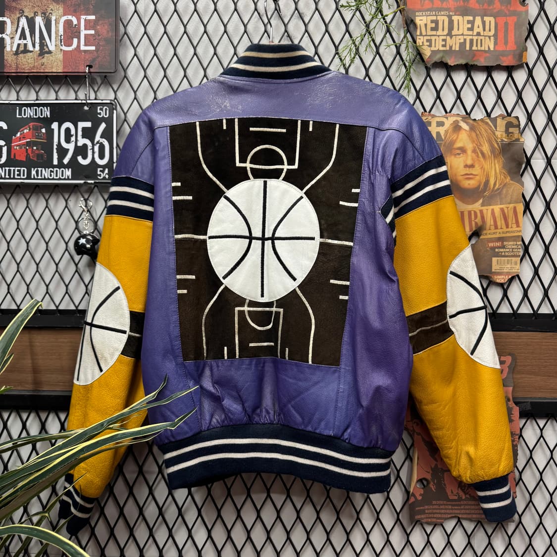 90s USA VINTAGE 레더 바시티자켓 후면 농구공 자수 포인트 상품이미지2