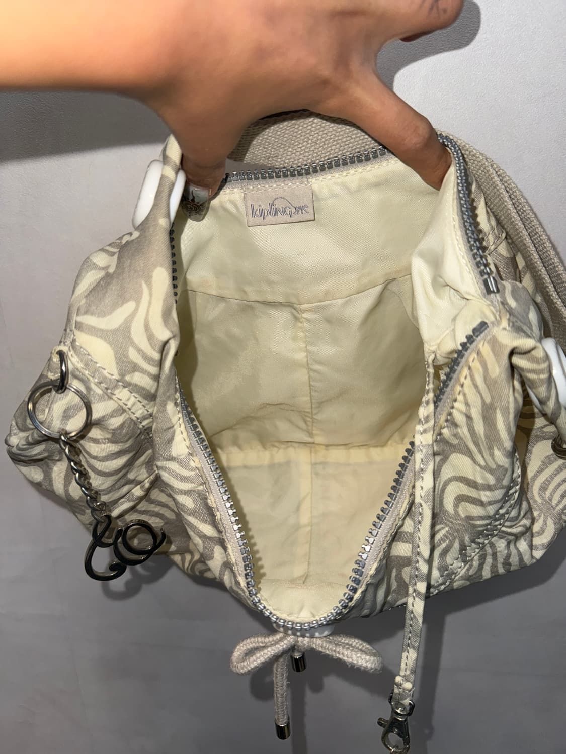 Kipling ash beige flower ribbon hobo bag 상품이미지5