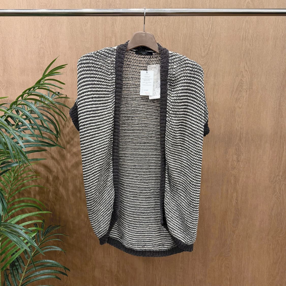 막스마라 위켄드 오픈 니트 슬리브리스 가디건 트위스트 디테일 딥 브라운 상품이미지1