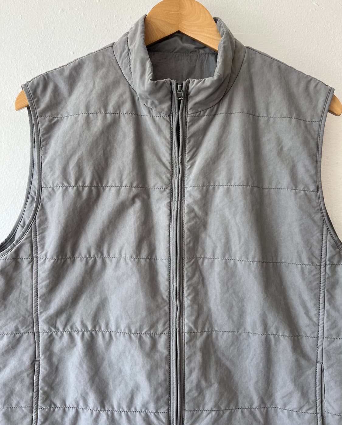 시리즈 남성 그레이 간절기 누빔조끼

 상품이미지2