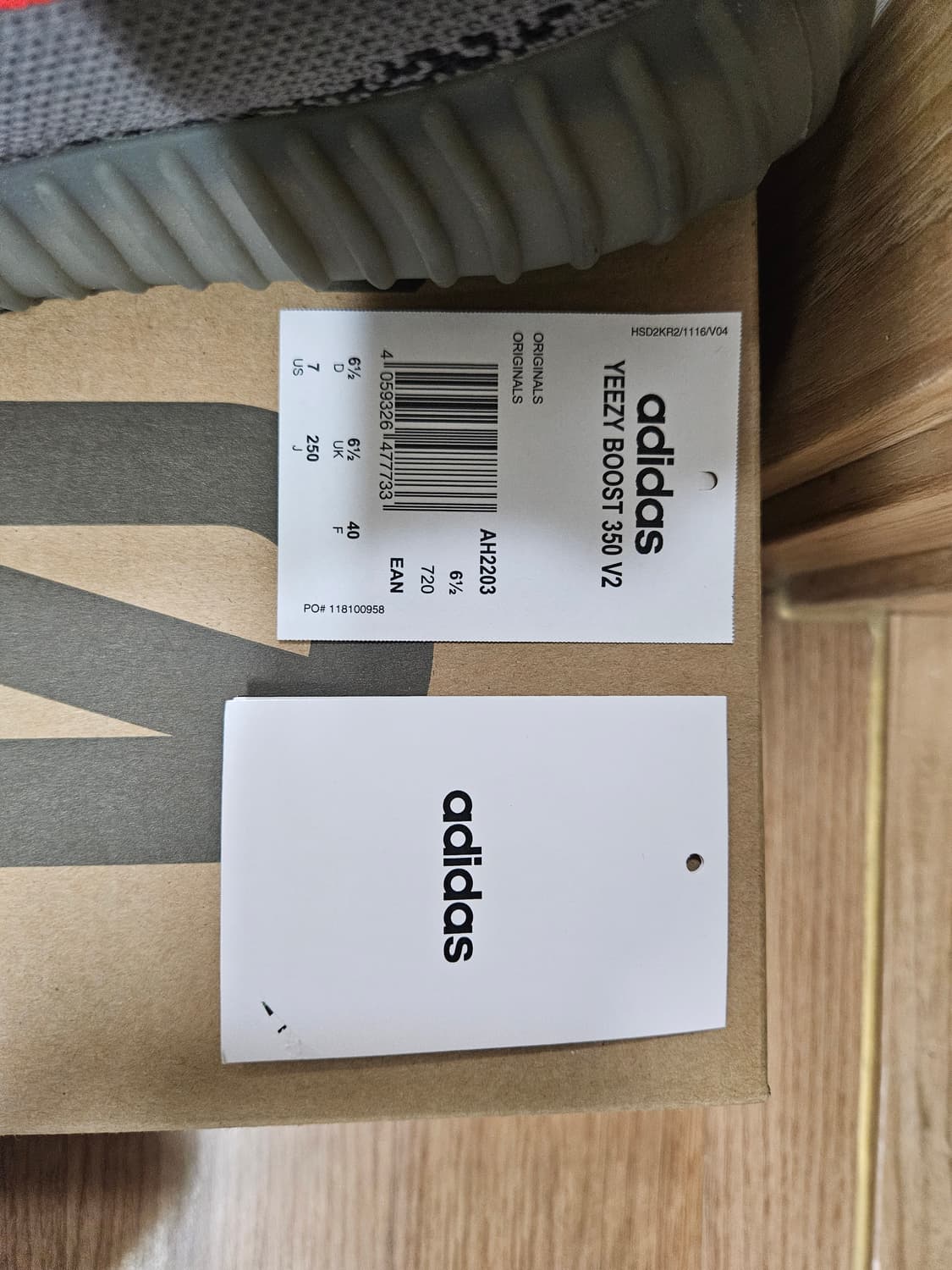 아디다스 이지부스트 350 V2 벨루가 2.0 상품이미지4