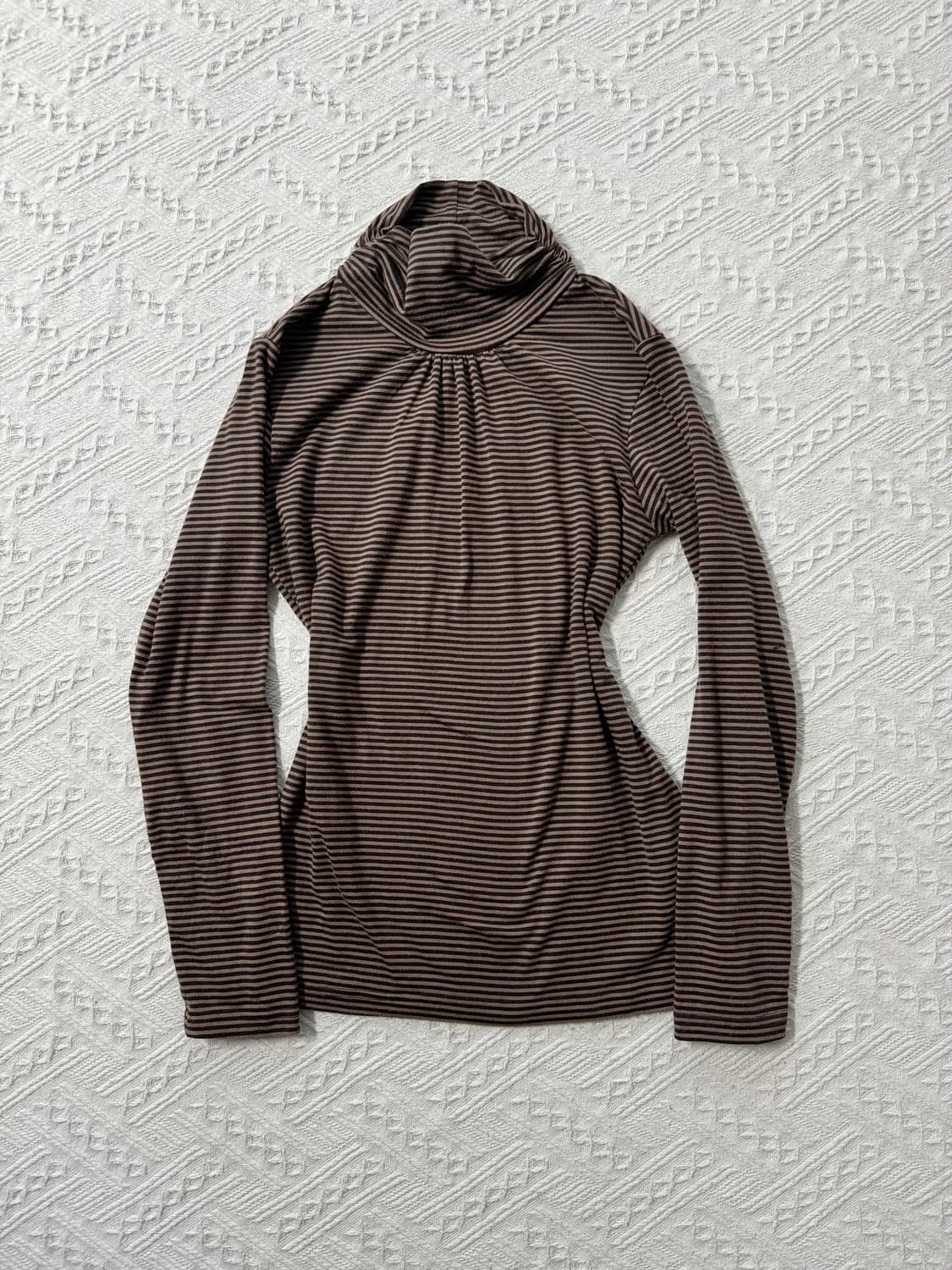 스트라이프 패턴 셔링 넥 폴라 티 상품이미지1