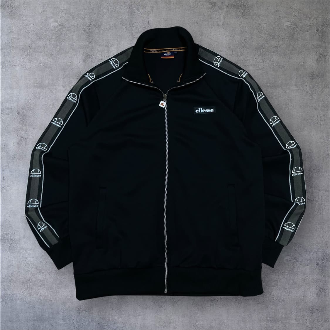 엘레쎄 스몰 로고 사이드 라인 블랙 트랙탑 상품이미지1