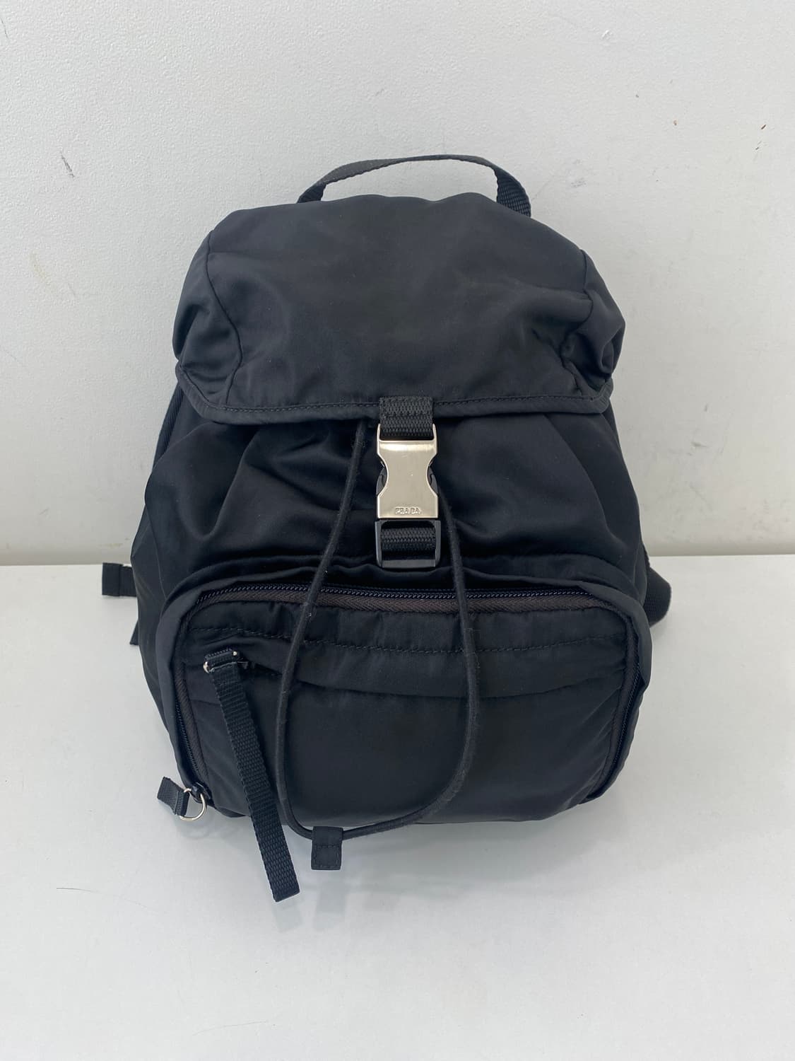 프라다 나일론 포코노 블랙 백팩 상품이미지2