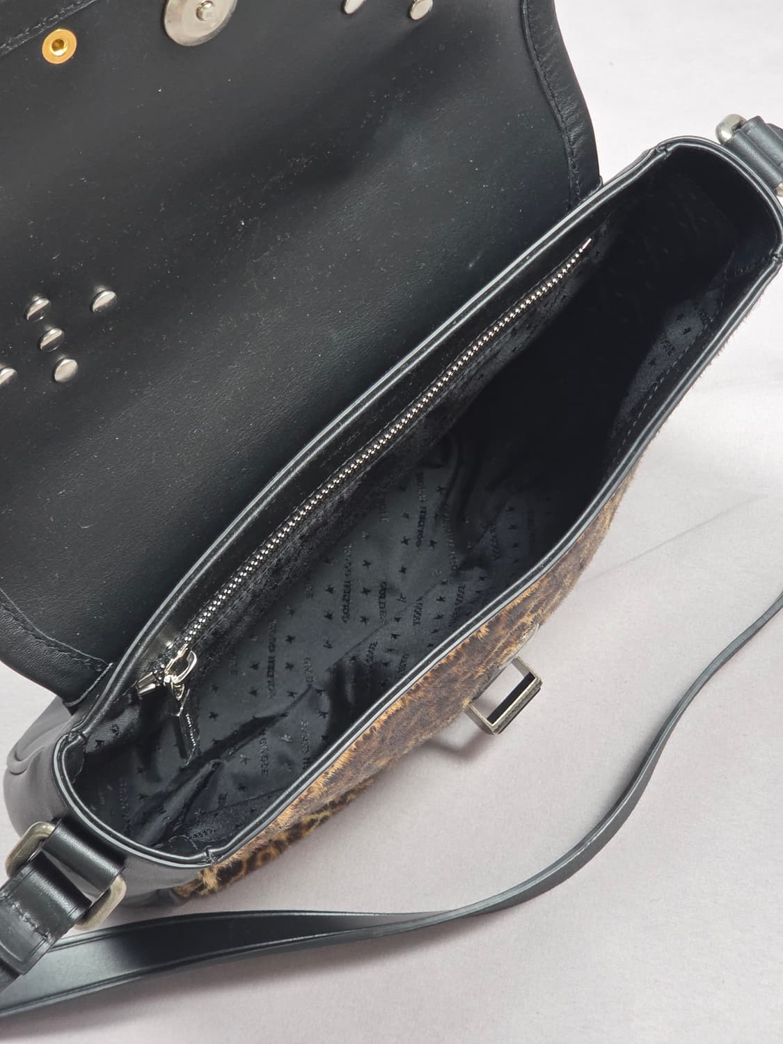 [골든구스] 웨스턴 버클 스터드 레오파드 송치 크로스백 | G00018 상품이미지7