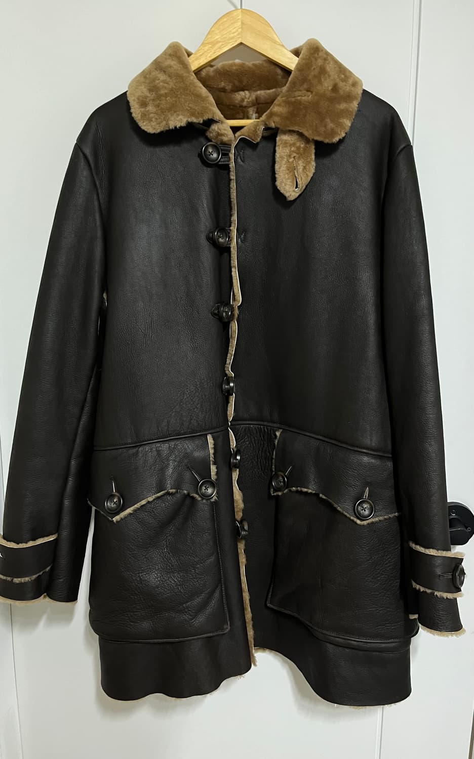 니들스 ecw 무톤 레더 코트 상품이미지1