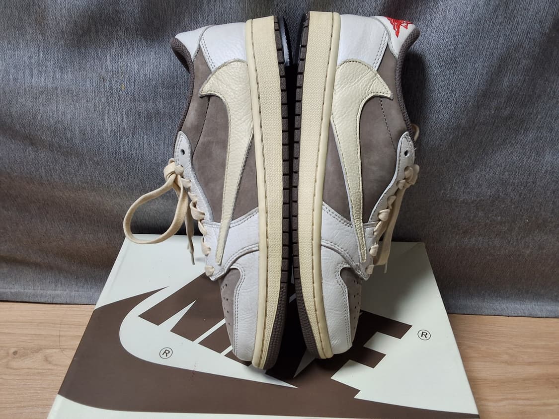 나이키 에어 조던1 트래비스 스캇 리버스모카 상품이미지4