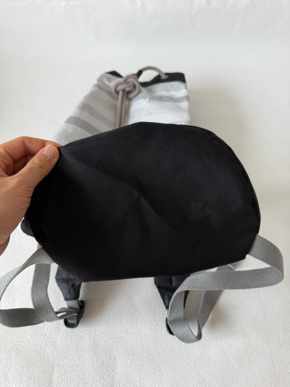 이스트팩(EASTPAK) 복조리 백팩(큰 사이즈, 어깨끈 안쪽면 묻어남) 상품이미지4