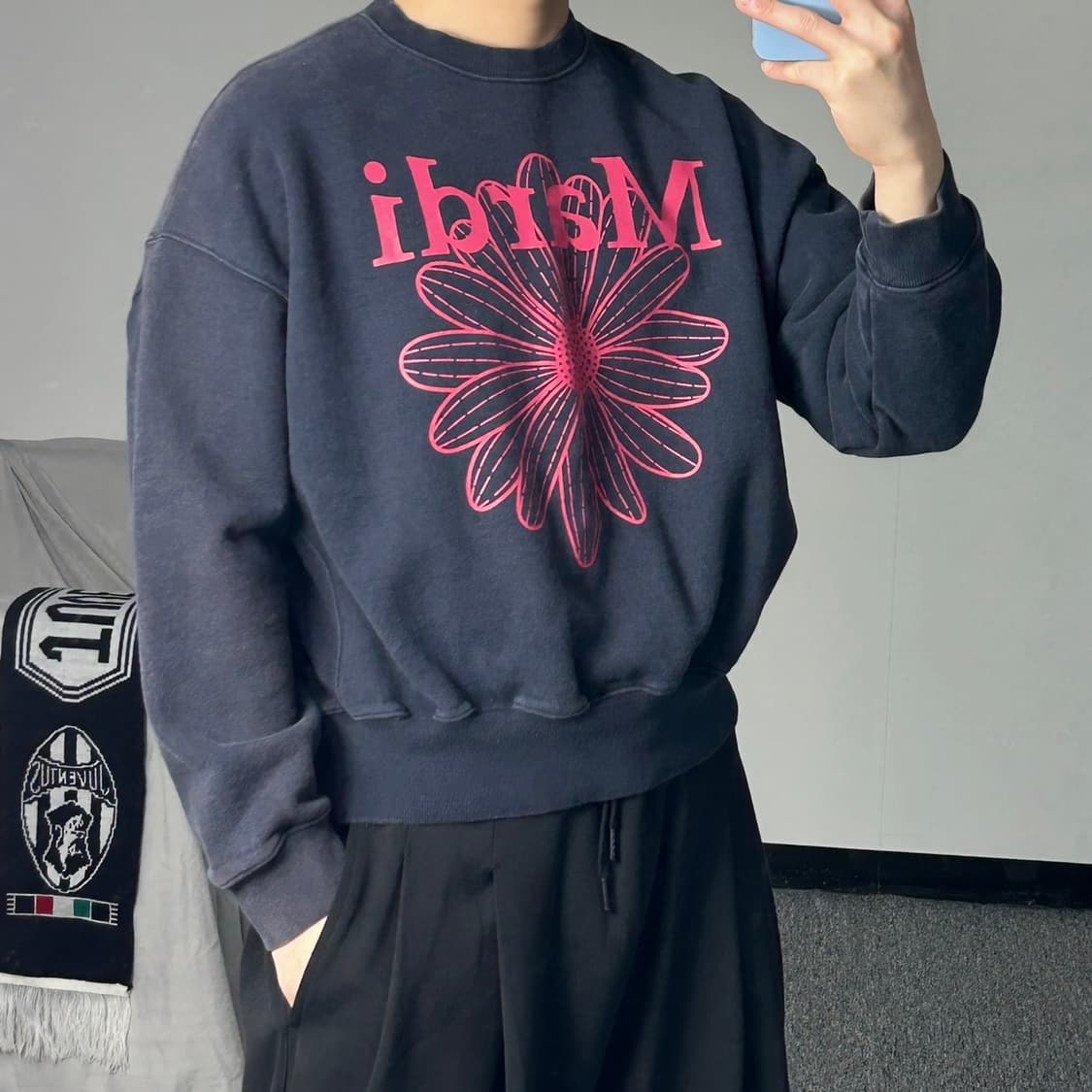  마르디 메크르디 빅로고 맨투맨 상품이미지2