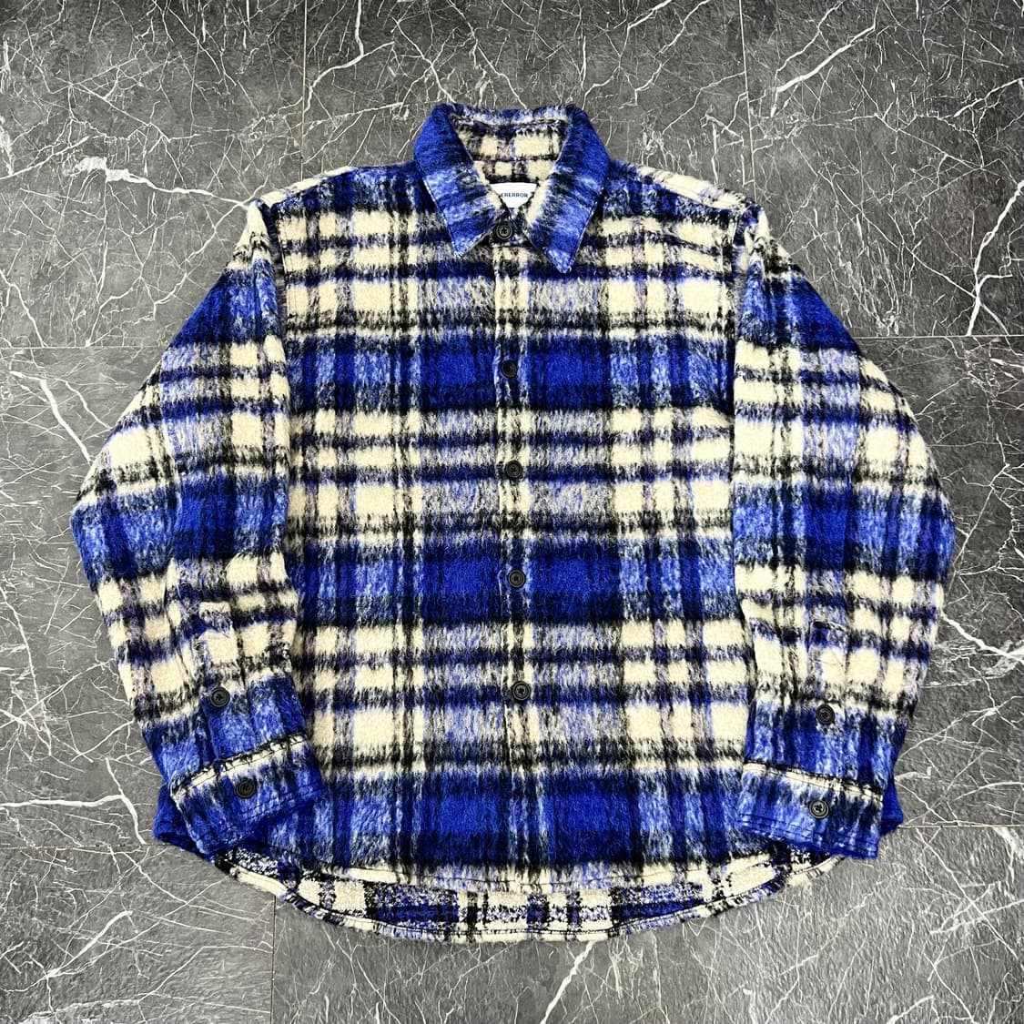 아더에러 프로덕트 18 세미 오버사이즈 모헤어 블루 체크 셔츠 자켓 상품이미지1