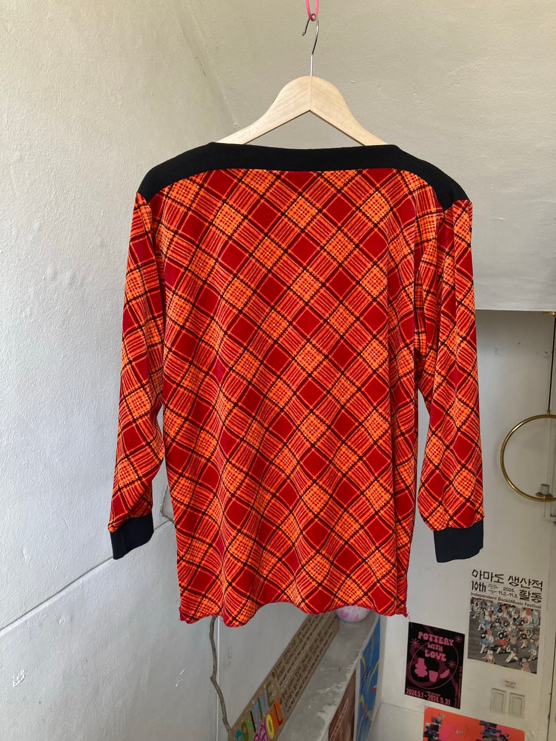 와이드넥 타탄체크 벨벳 탑 상품이미지5