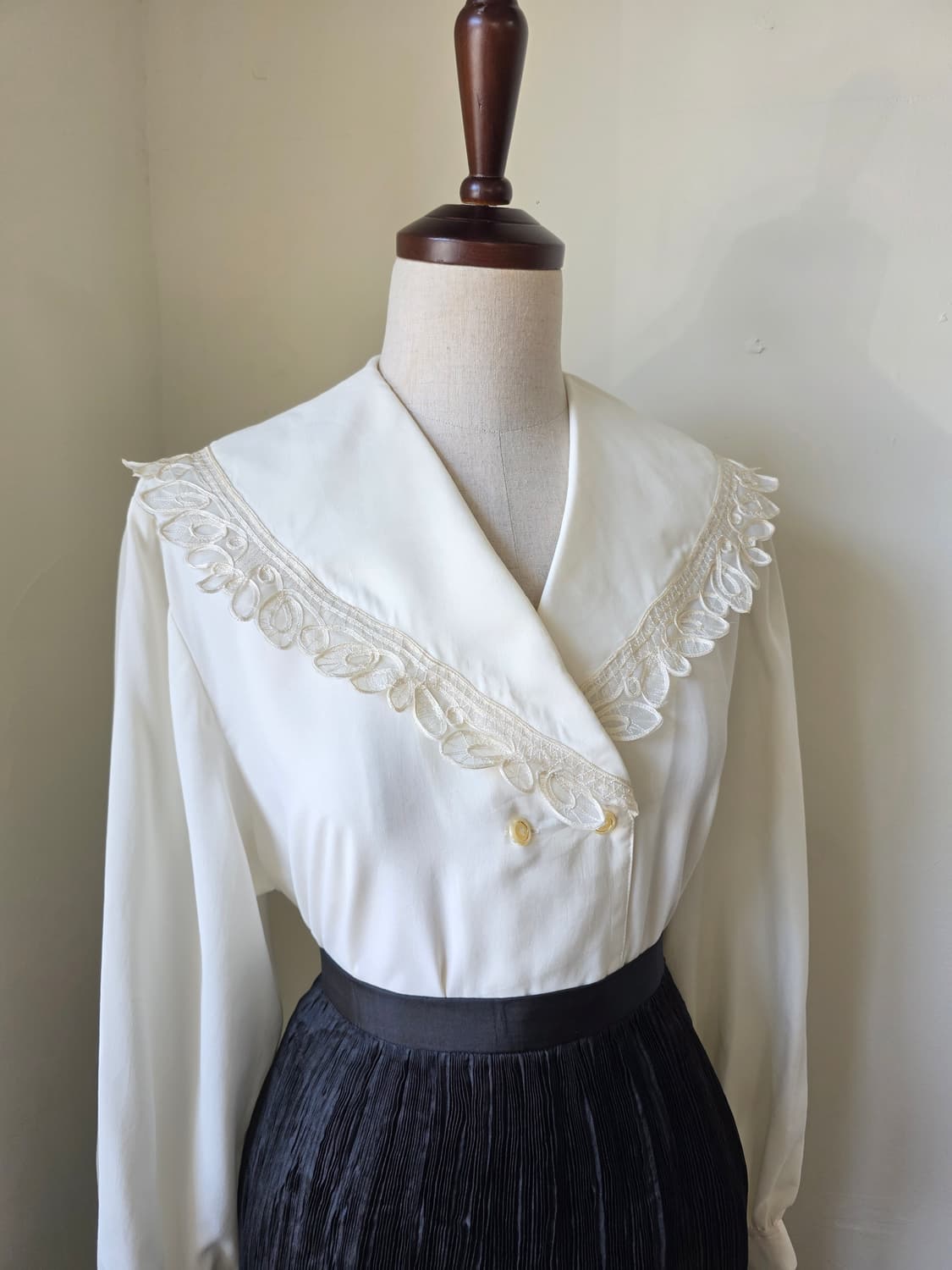 아이보리 빅카라 오간자 포인트 블라우스 상품이미지2