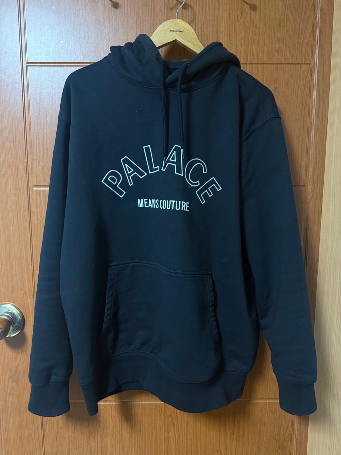 팔라스 블랙 래터링 후드 상품이미지1