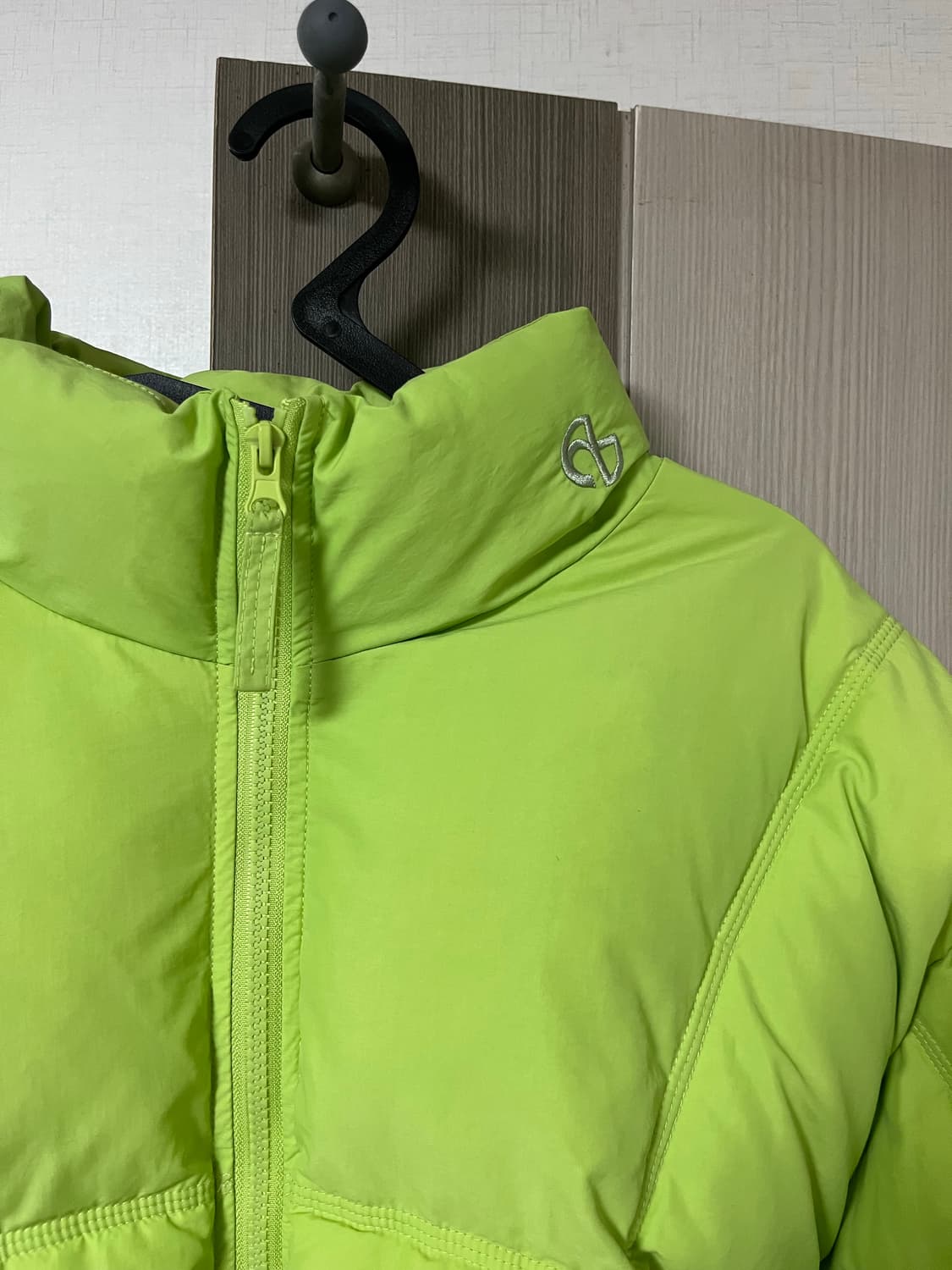 노매뉴얼 덕다운 패딩 CURVE DOWN JACKET - LIME 상품이미지7