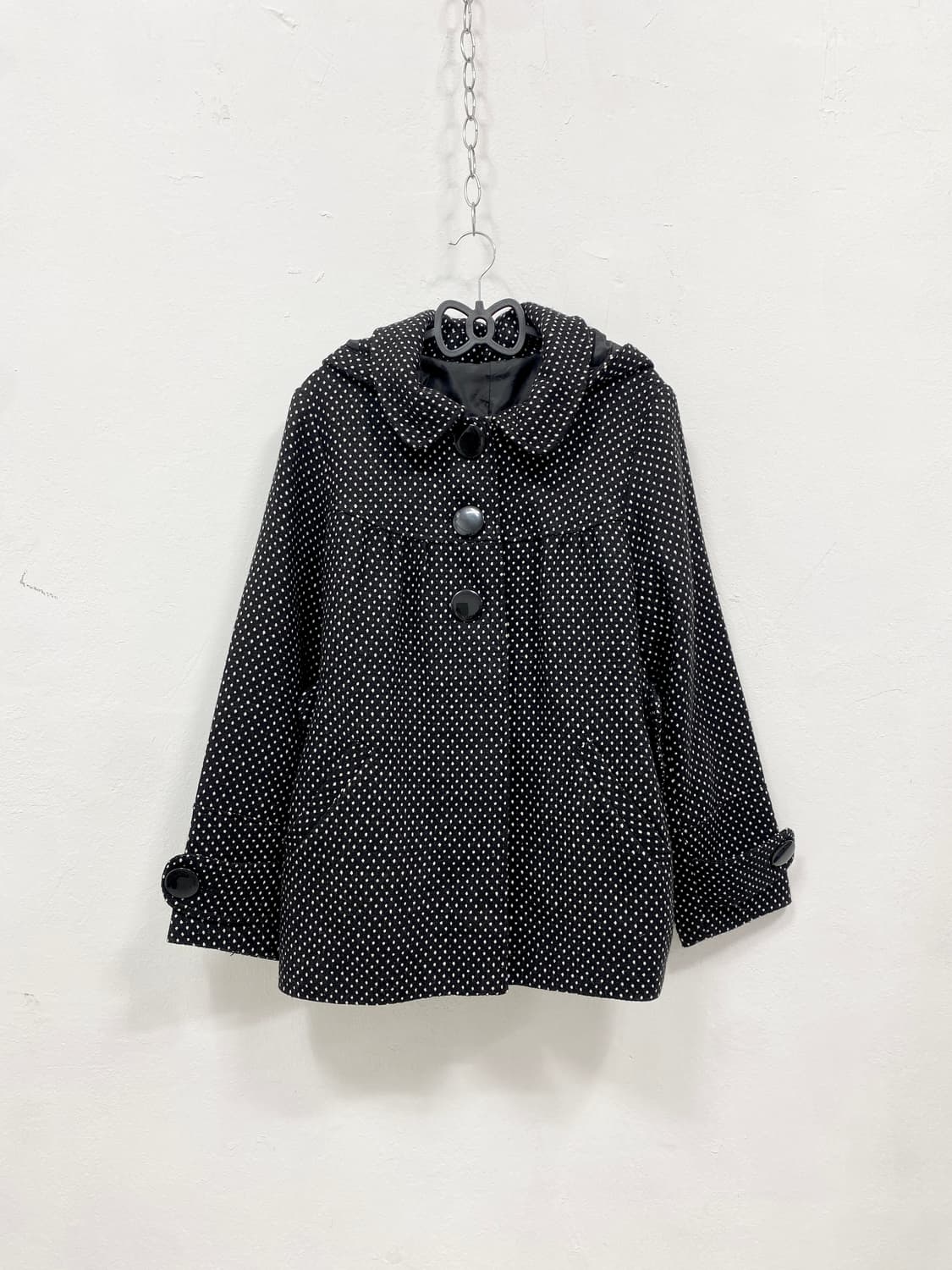 [JPN] 도트 블랙 후드 숏코트 상품이미지4