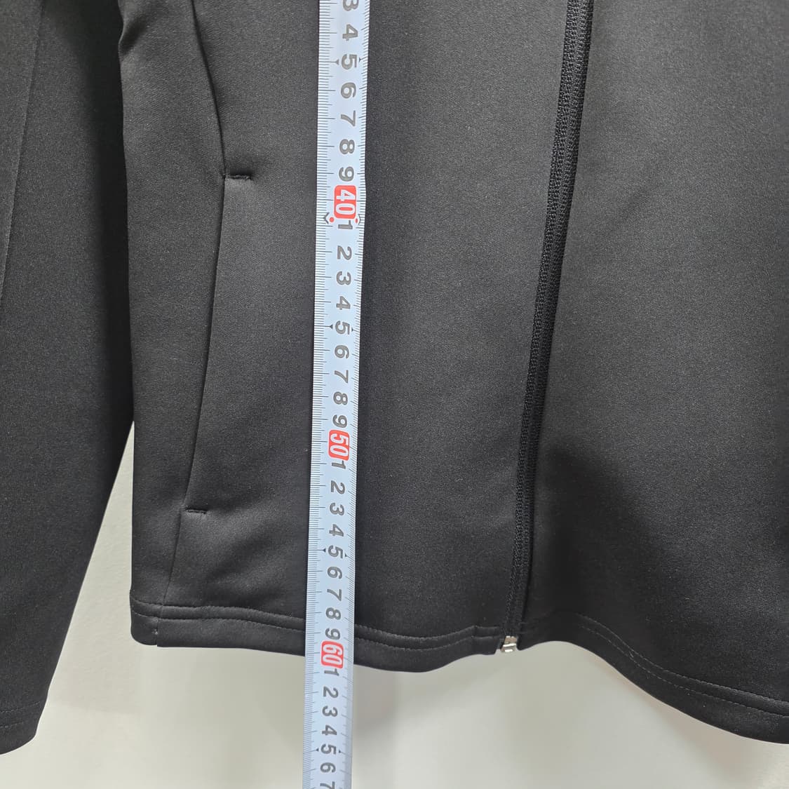 0791 데상트 23ss 블랙 트레이닝 집업 85 상품이미지4