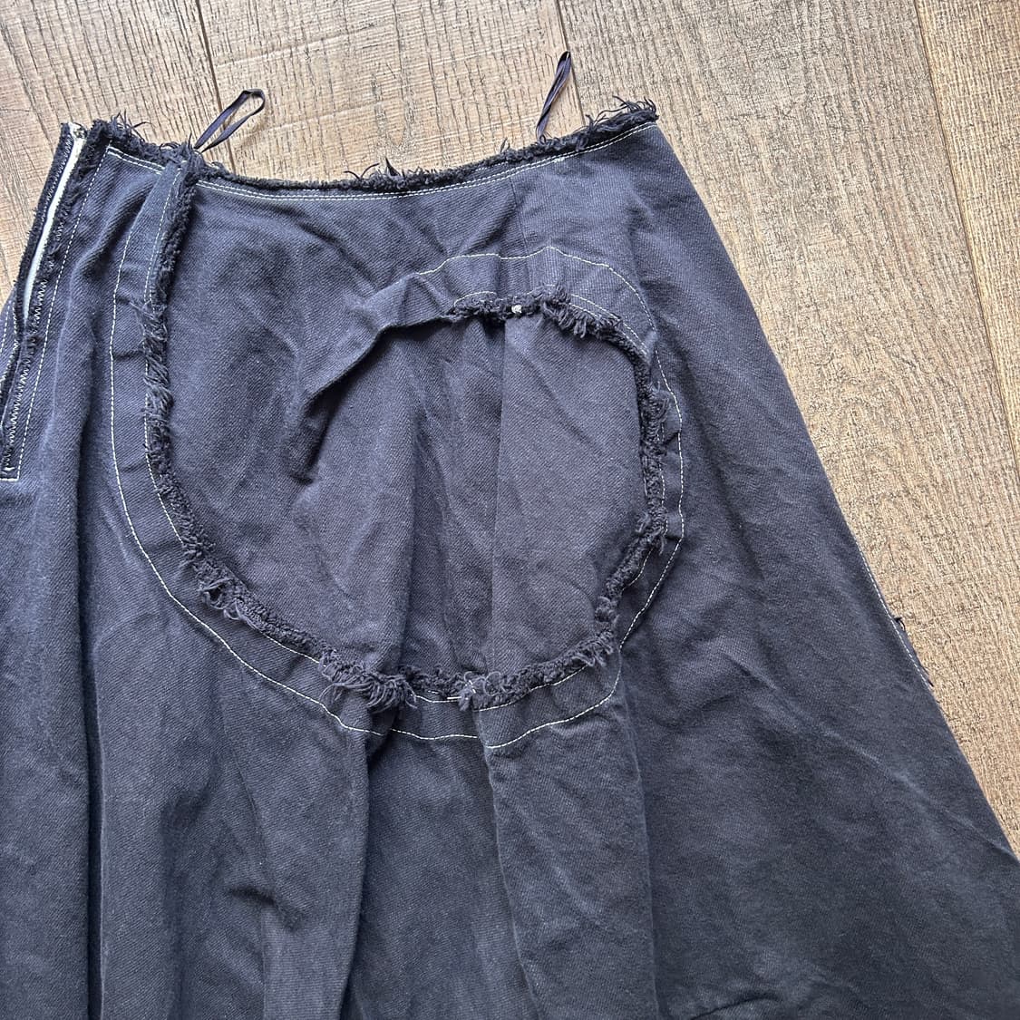 Uncut Loop Shape Distressed Skirt  상품이미지2