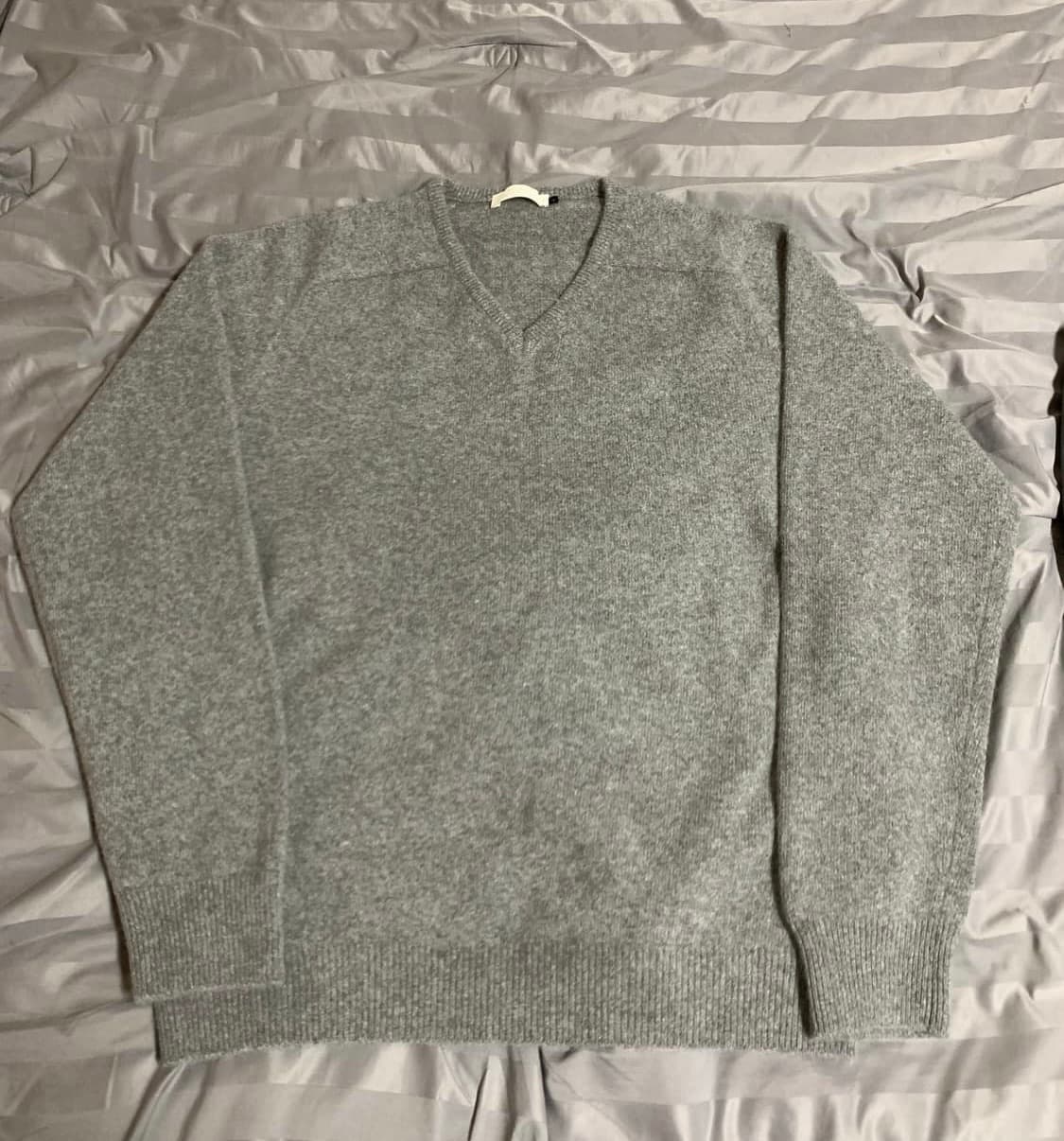 아모멘토 라쿤 브이넥 니트 상품이미지1