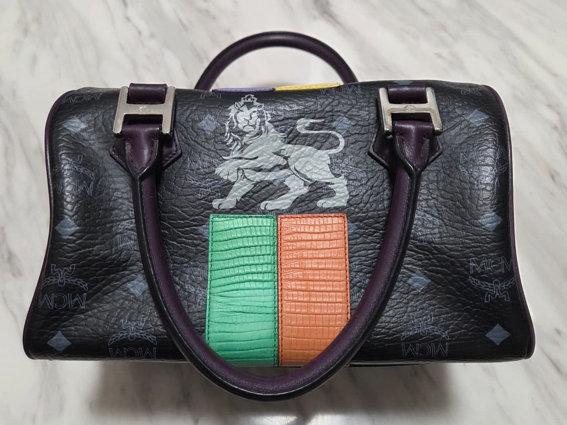 MCM 비세토스 라이언 프린트 보스턴백 상품이미지1