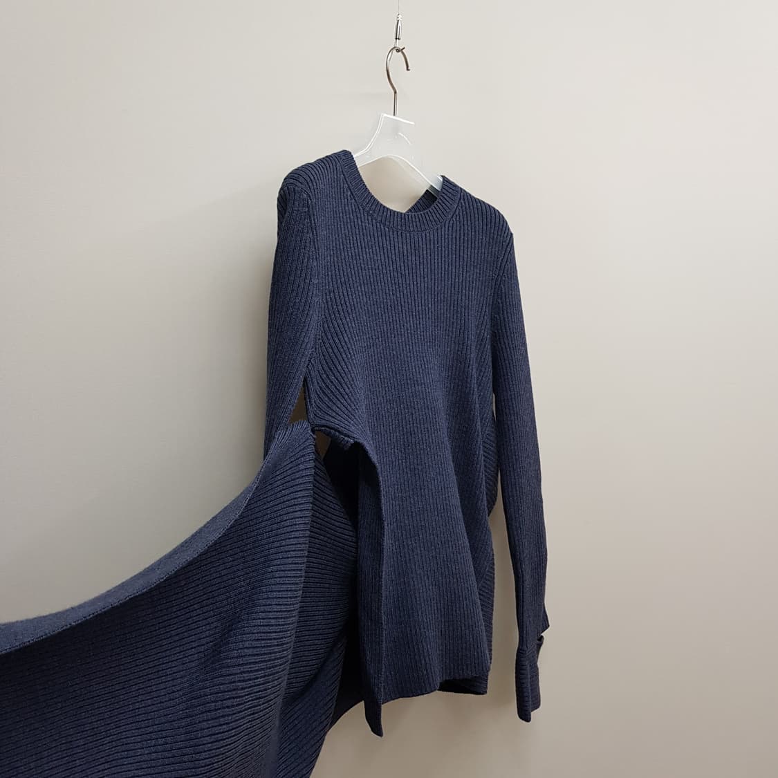 헬무트랭 네이비 드레이프 언밸런스 니트 S사이즈 상품이미지4