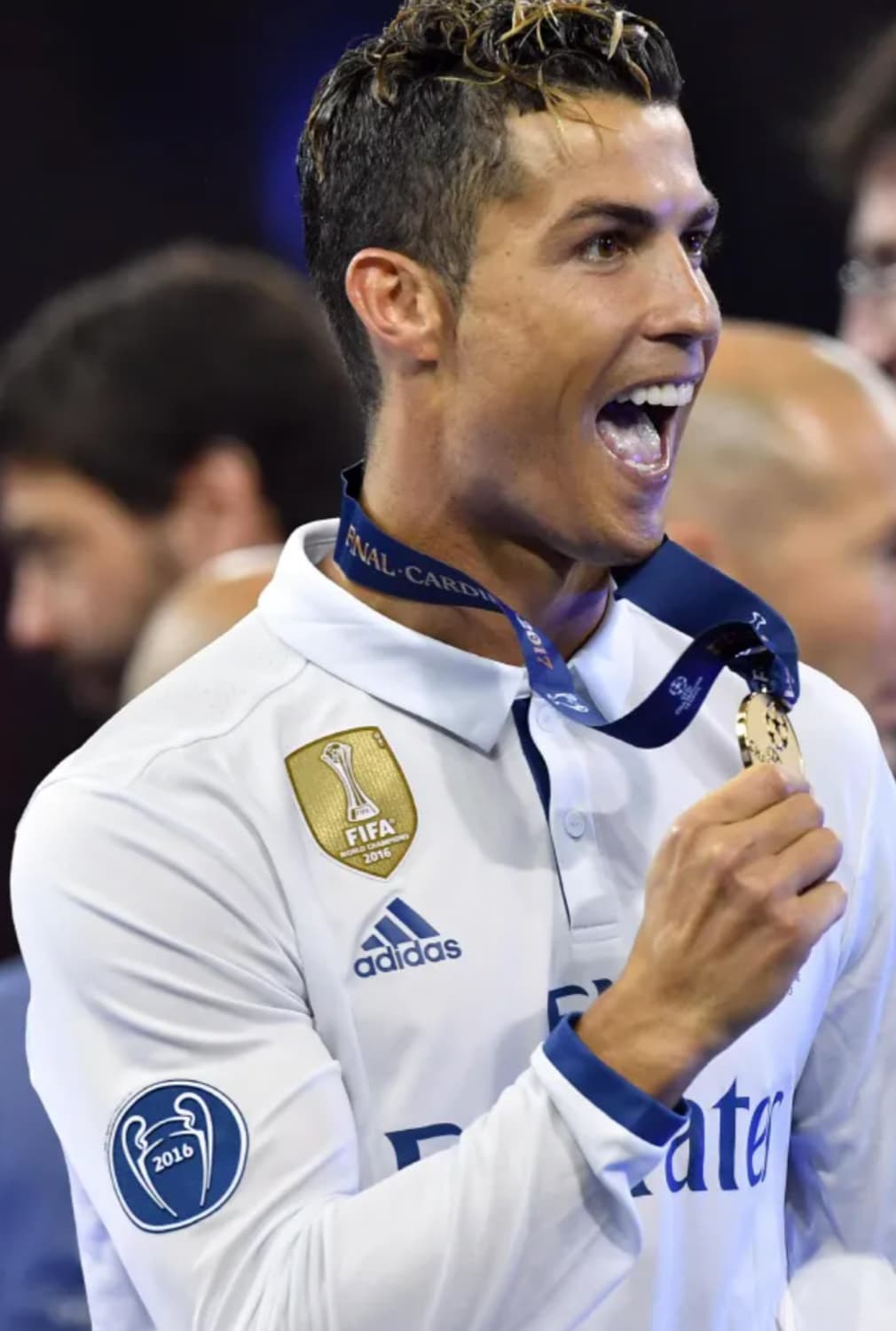 16-17 레알마드리드 홈킷 호날두 긴팔유니폼 L사이즈 레플리카  상품이미지9