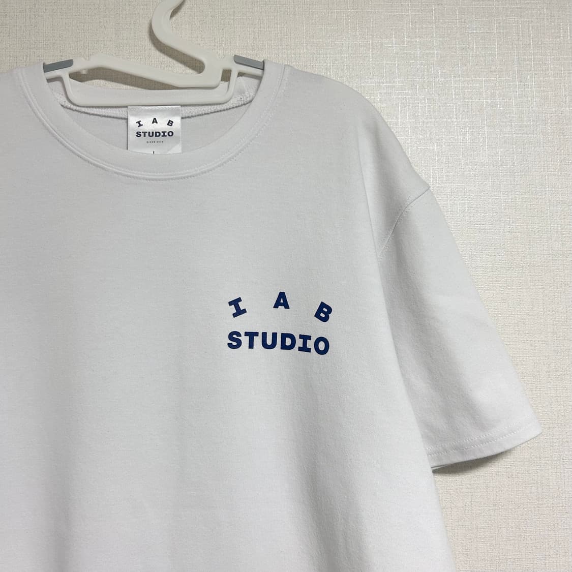 아이앱스튜디오 반팔 티셔츠 화이트 네이비 L   상품이미지5