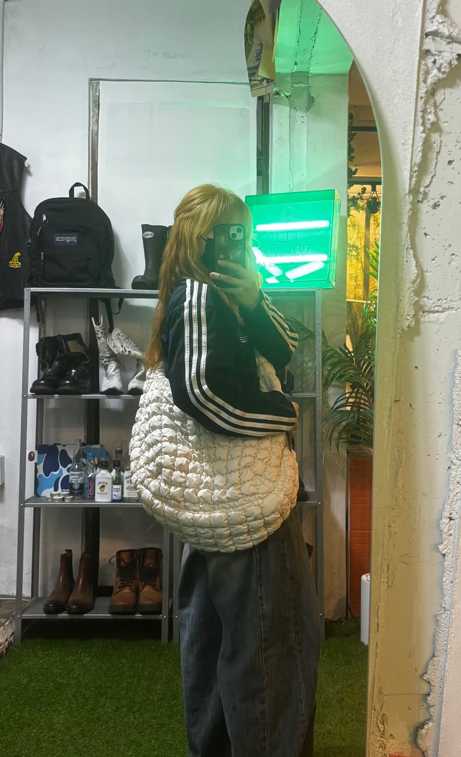 COS 구름백 퀼티드백 오버사이즈 크림 화이트 상품이미지2