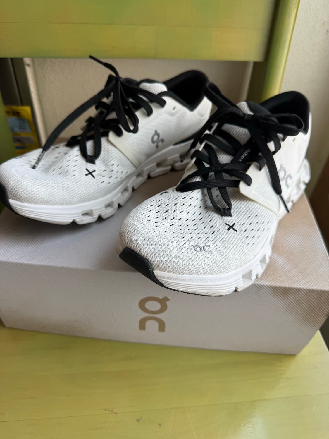 온러닝 클라우드 X 4 아이보리 블랙 상품이미지2