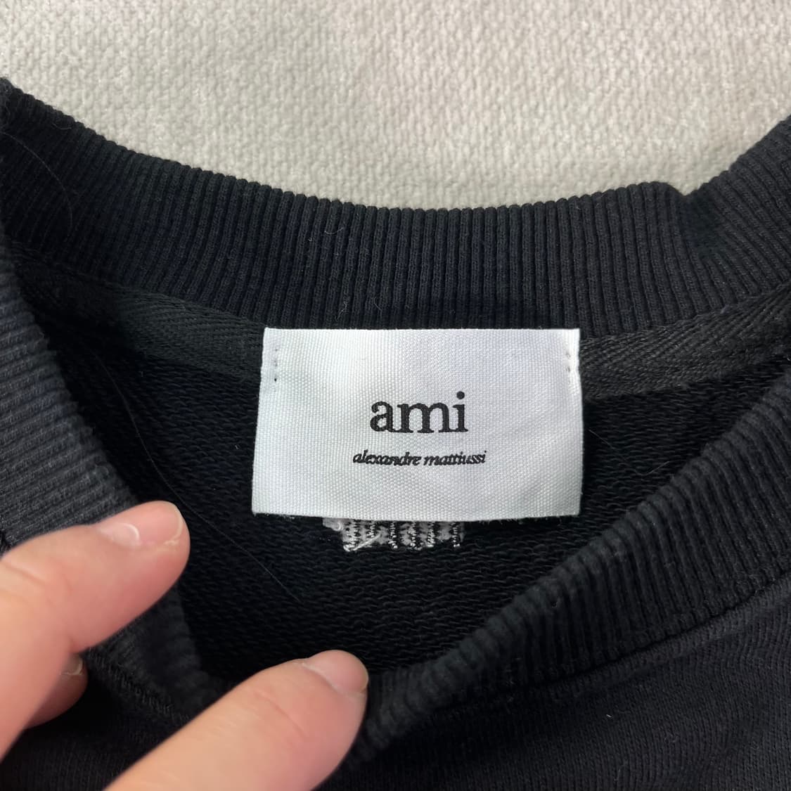 100 아미 스몰로고 자수 맨투맨 상품이미지3