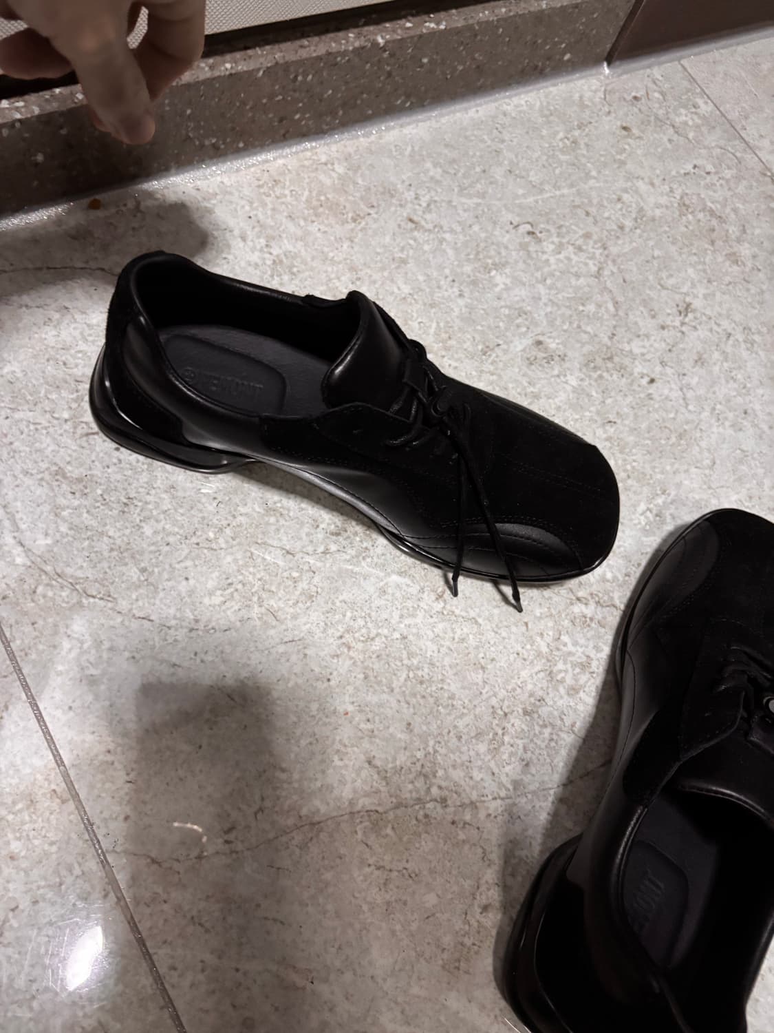 페몬트 스퀘어 블랙 스니커즈 255 상품이미지3