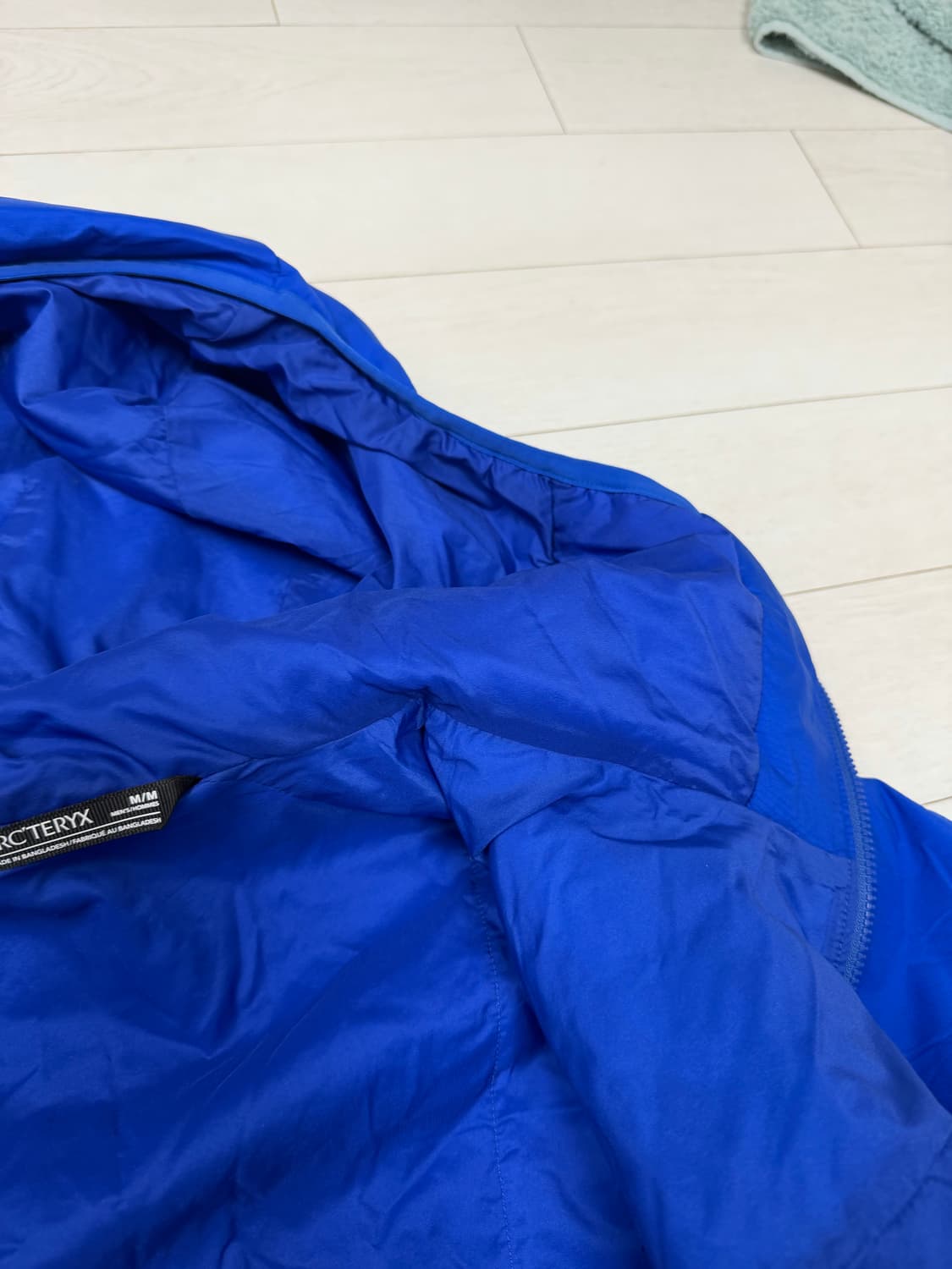 아크테릭스 아톰 바이탈리티 M 사이즈  상태 9.7/10 사진찍고 절대 상품이미지3