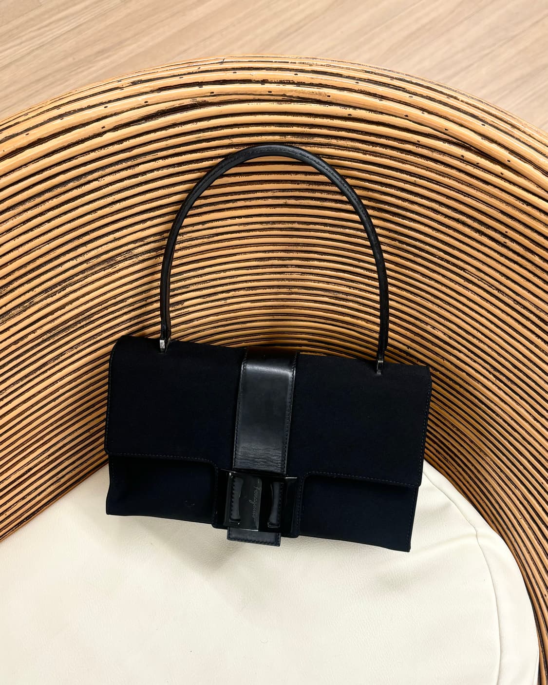 페레가모 블랙 캔버스 바라 숄더백 상품이미지1