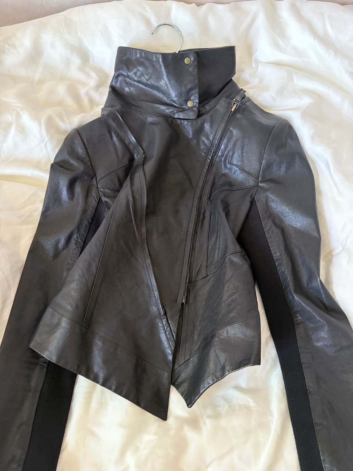 코데즈 컴바인 비대칭 하이넥 레더자켓 (램스킨) 상품이미지6