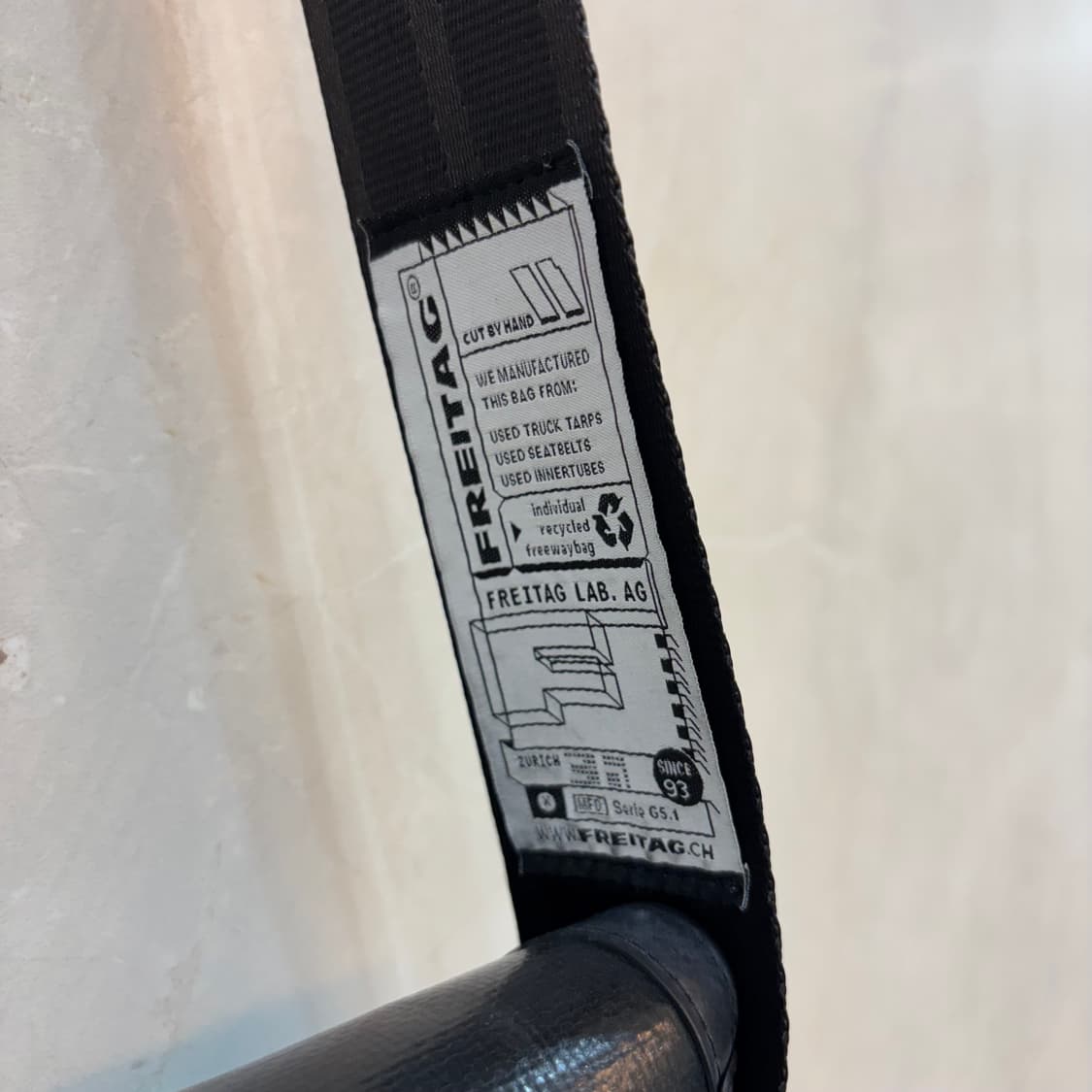 프라이탁 하파오 블랙 색상 크로스백 상품이미지7