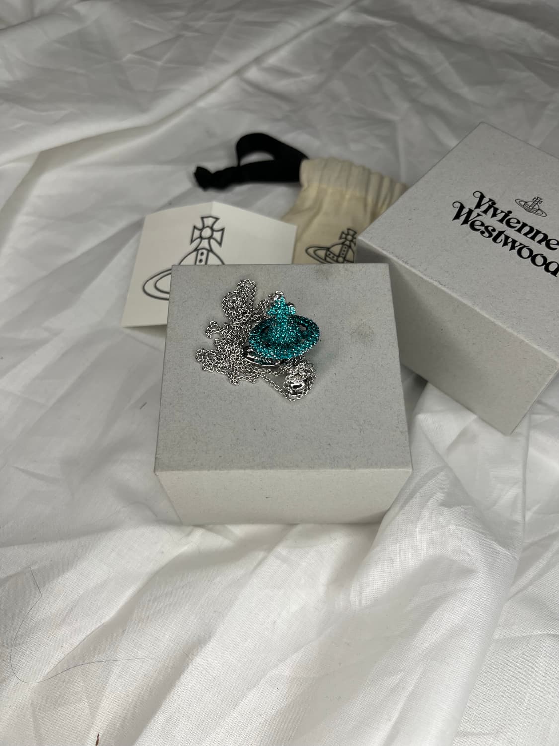 비비안 웨스트우드 그레이스 스몰 오브 펜던트 네크리스 (블루 큐빅) 상품이미지4