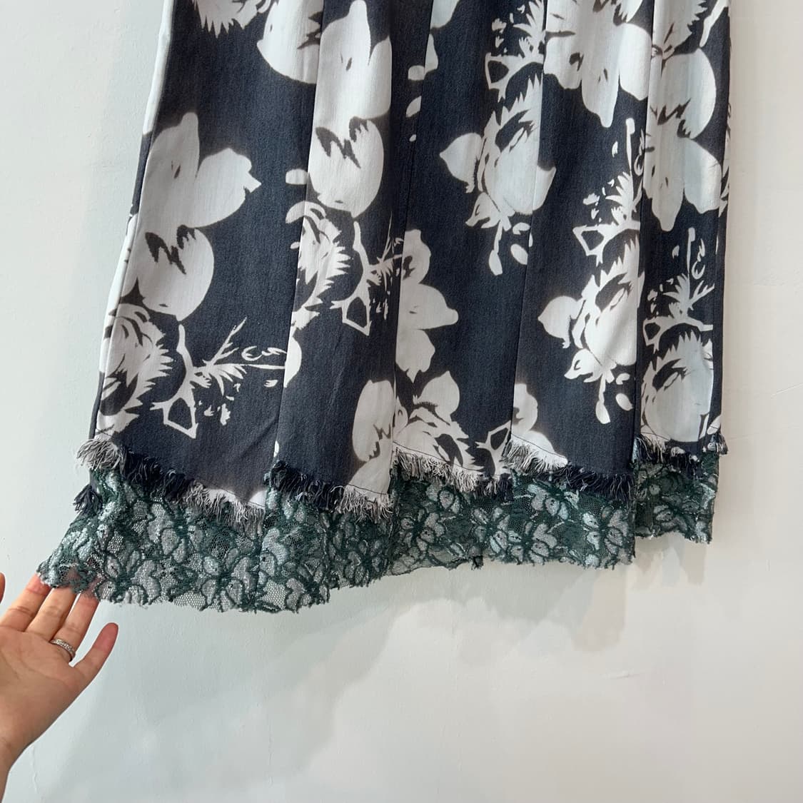 오리엔탈 플로럴 레이스 미디 스커트 상품이미지5