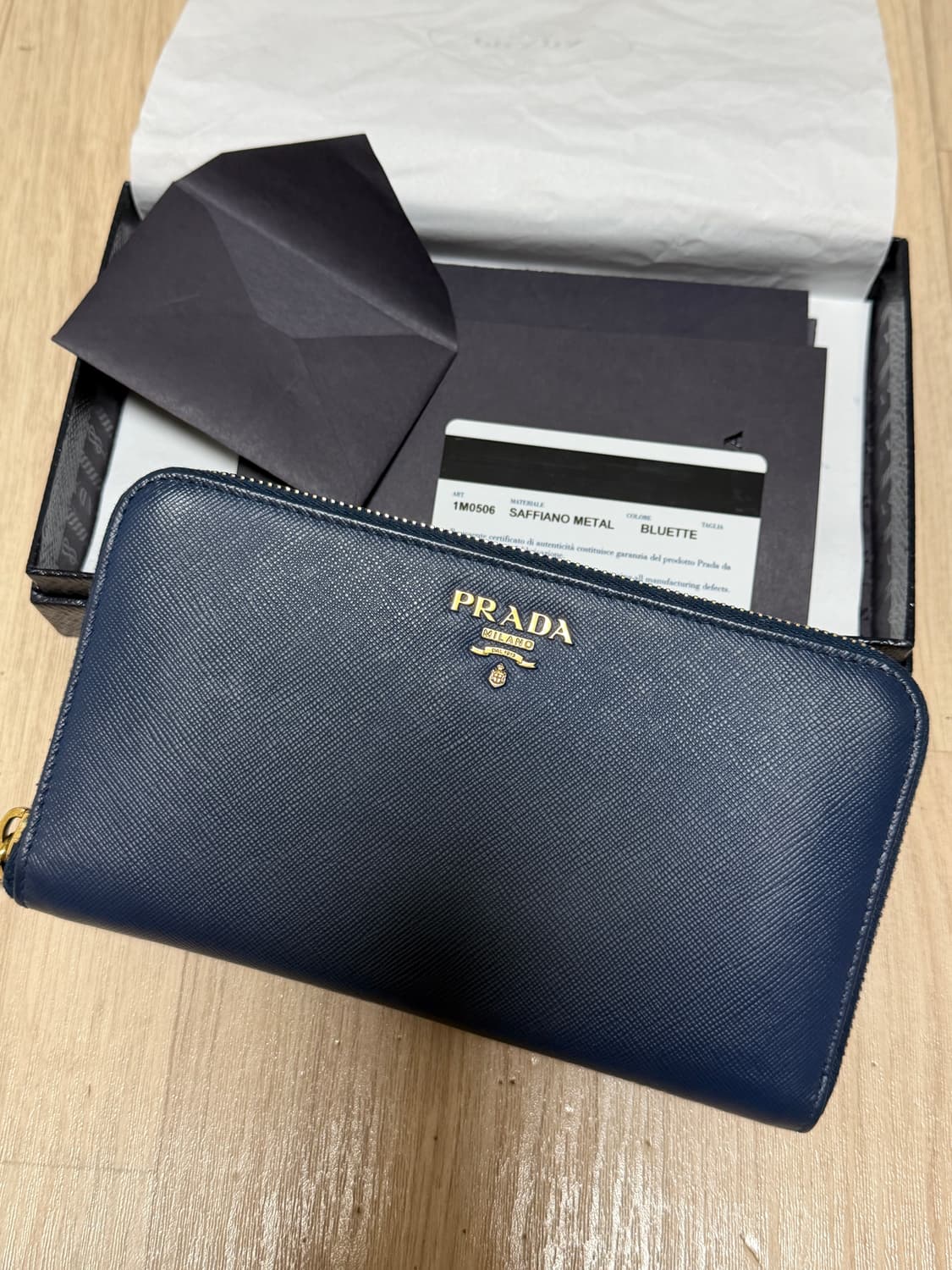 프라다 지퍼 장지갑 상품이미지1