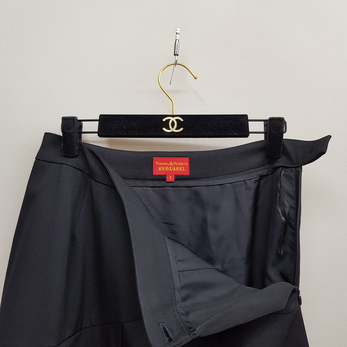 비비안웨스트우드 레드라벨 블랙 언밸런스 스커트 3사이즈 상품이미지2