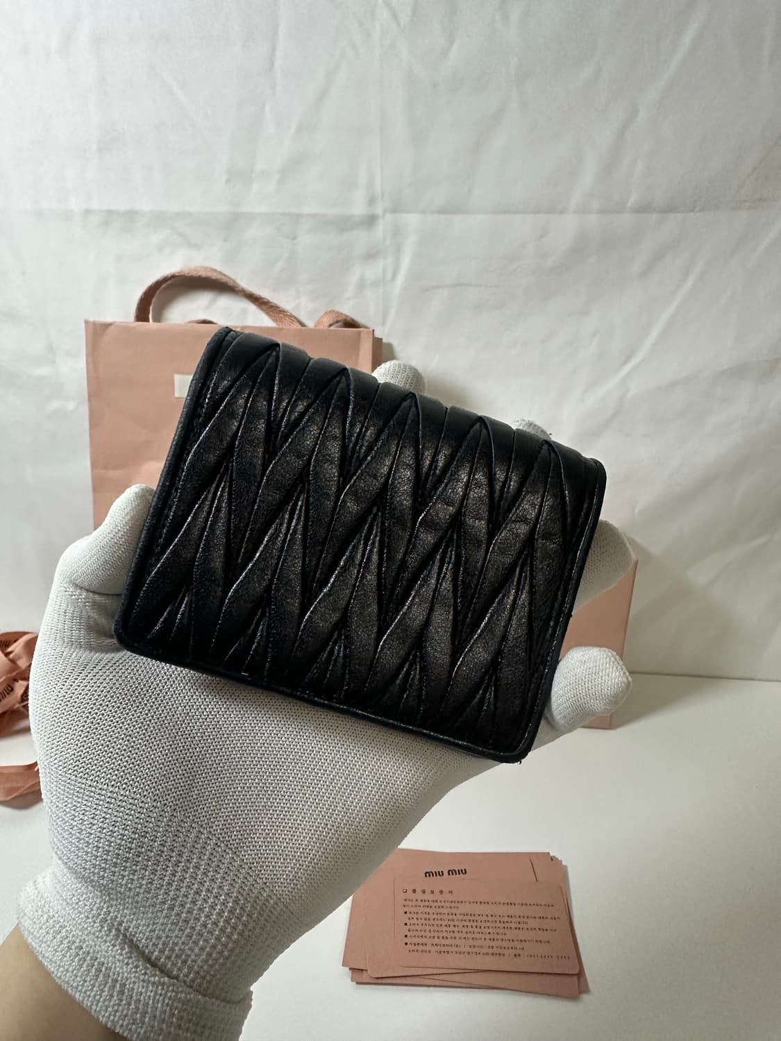 미우미우 마틀라쎄 반지갑 블랙 (OS) 상품이미지3