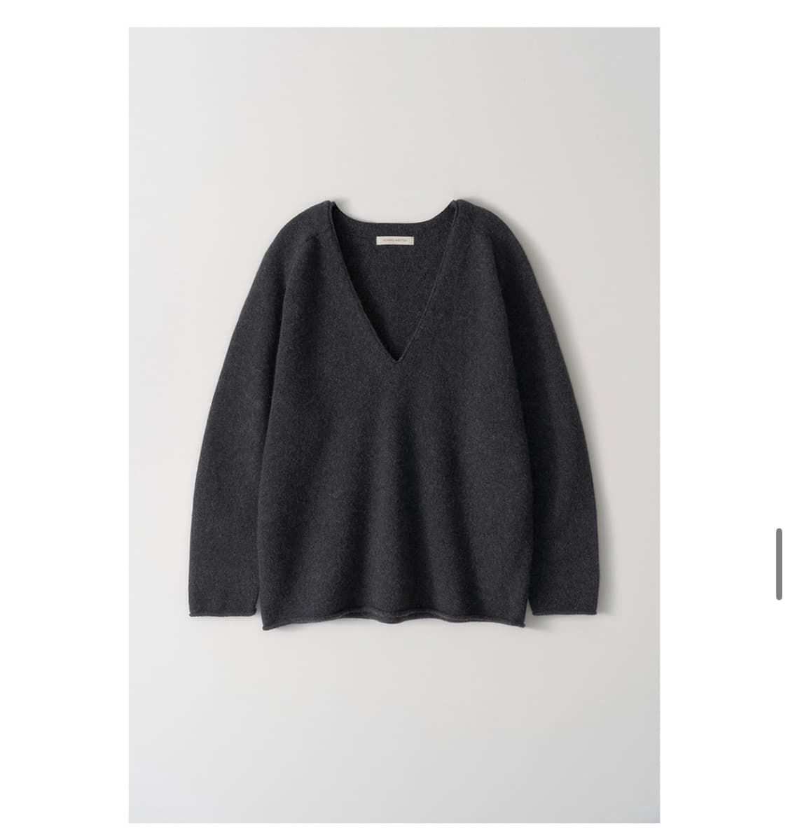 낫띵리튼 Cerin deep v-neck pullover 상품이미지2