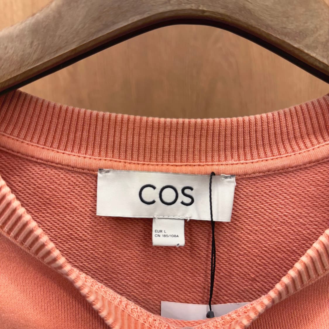 코스 코튼 라운드넥 긴팔 맨투맨 무지 디테일 레귤러핏 오렌지 상품이미지6