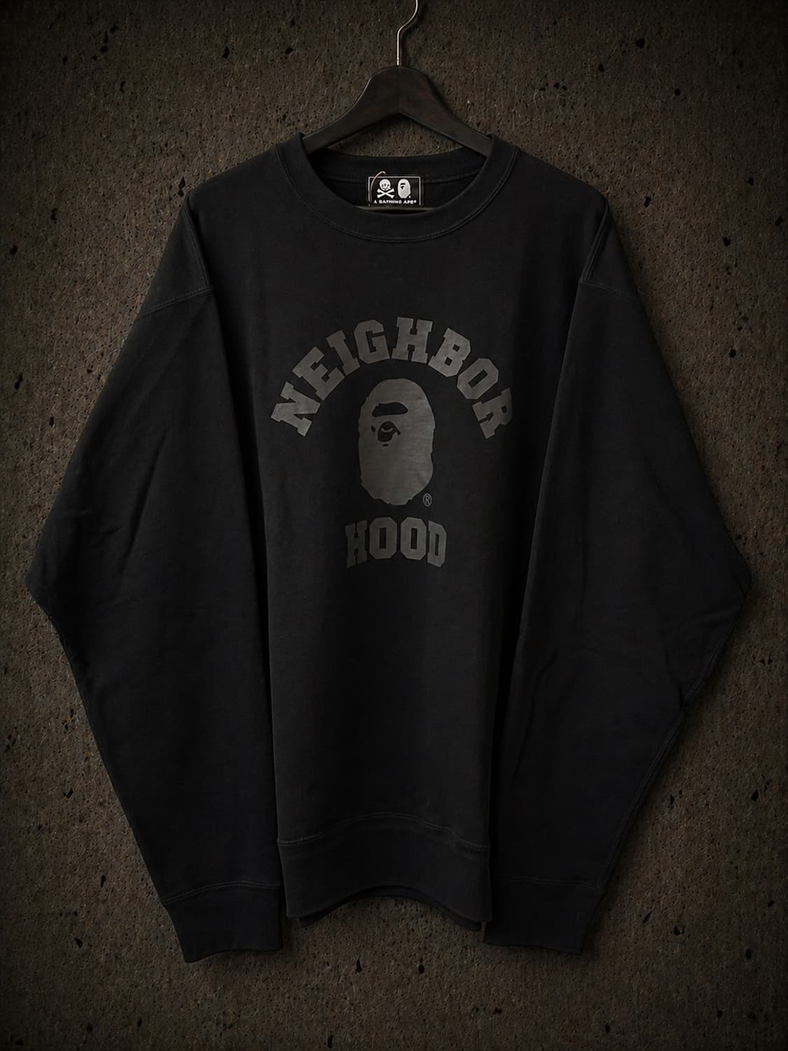 베이프 x 네이버후드 릴렉스드 핏 크루 상품이미지1