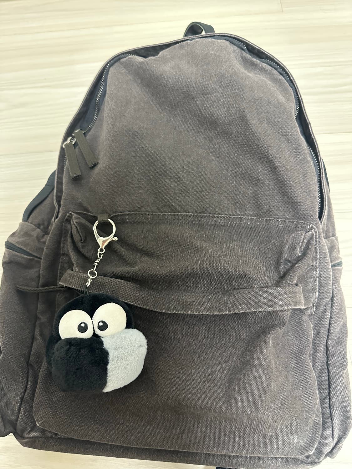 해칭룸  VTG Backpack Charcoal Brown + 알약이키링 상품이미지2
